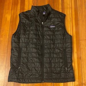 Patagonia black light weight puff vest